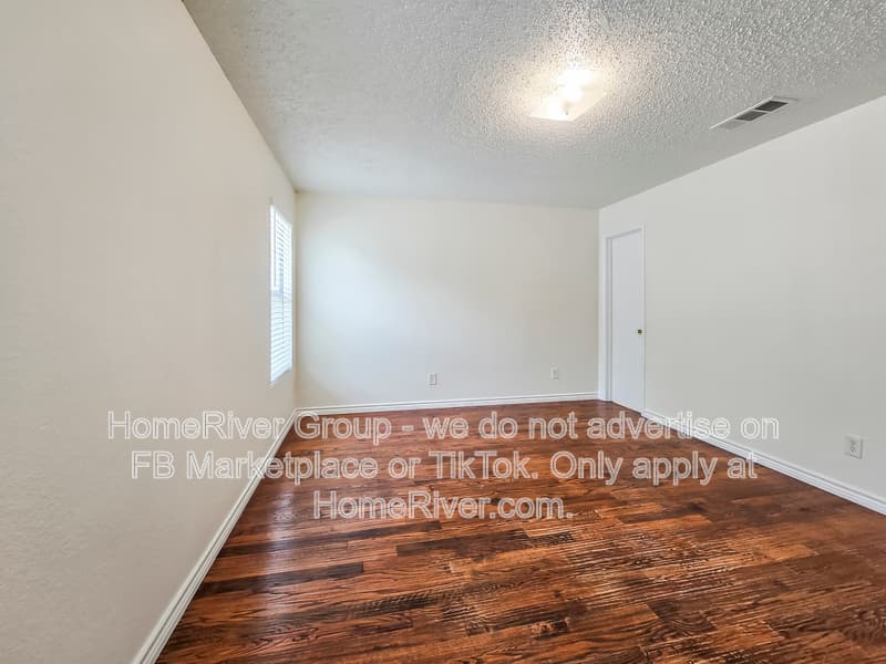 Arlington House: 8011 Mosstree Dr