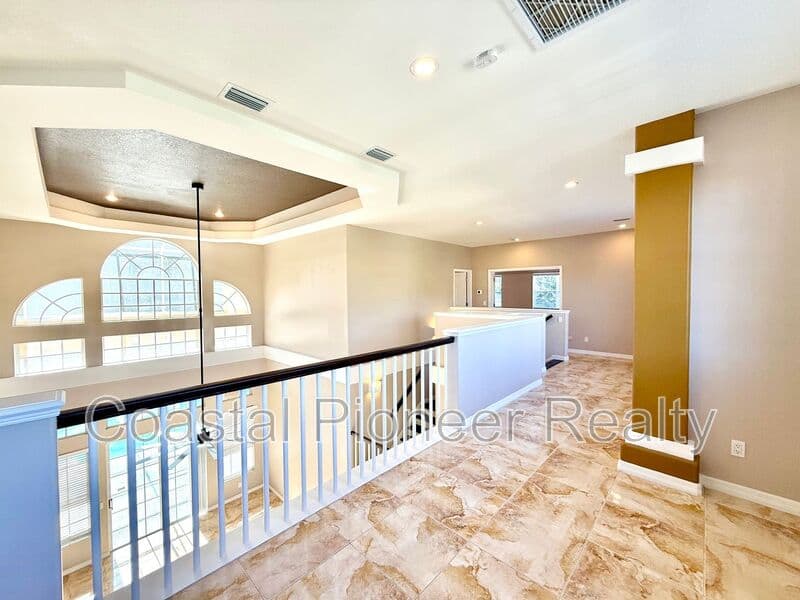 Largo House: 10334 Longwood Dr