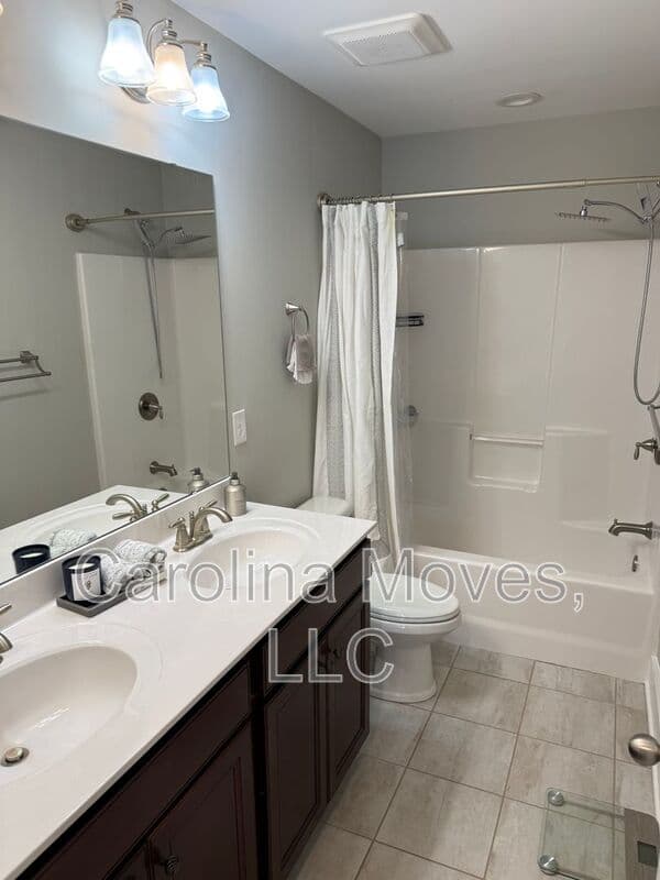 Greer Townhome: 604 Springbank Alley