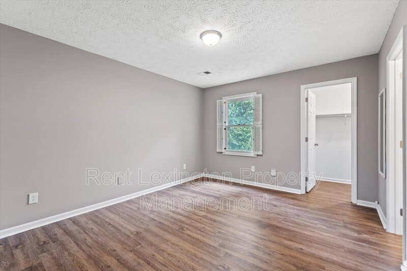 Lexington House: 3534 Cave Hill Place