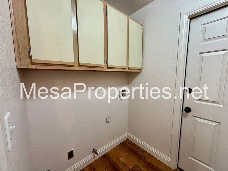 Victorville House: 13520 Oakmont Dr