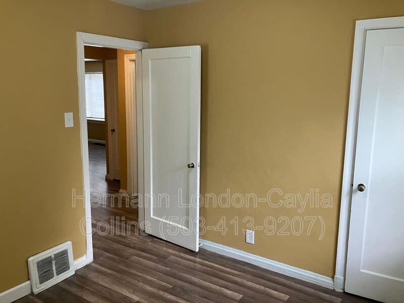 Saint Louis House: 251 Georgia Avenue