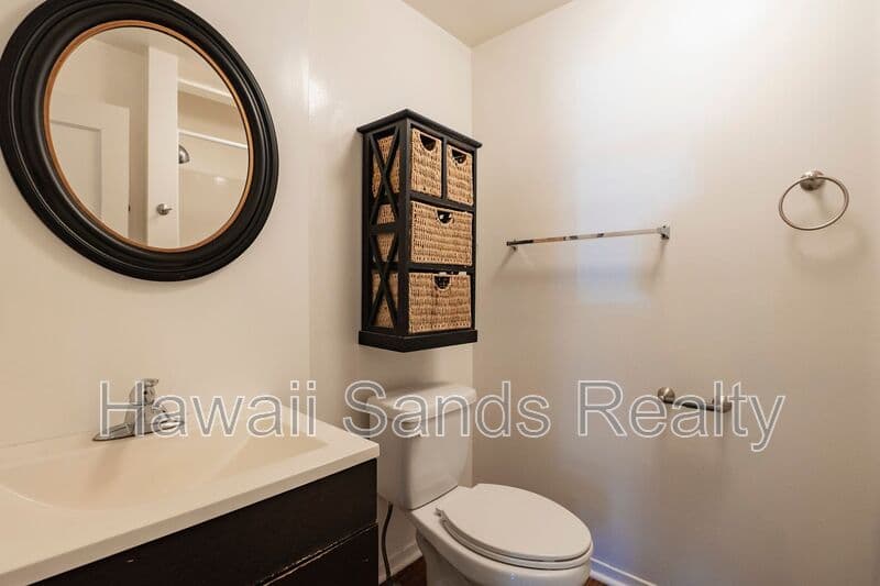 Honolulu House: 908 Kinau Street