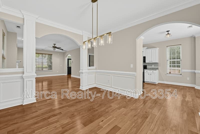 Huntersville House: 12928 Windy Lea Ln