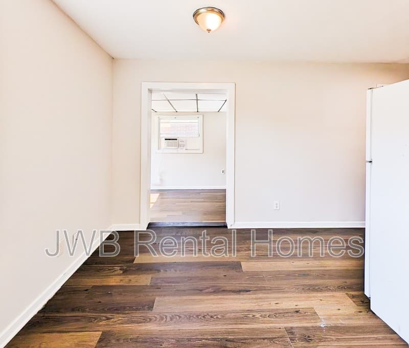 Jacksonville House: 3330 Marlo St