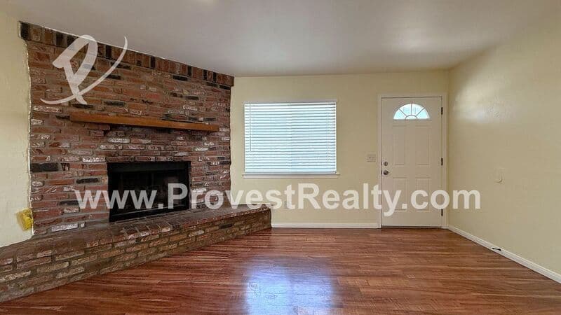 Apple Valley House: 12406 Pawnee Rd