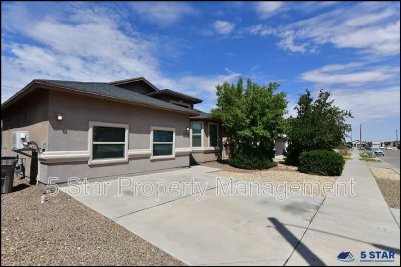 El Paso House: 4913 Adrian Campos St !!