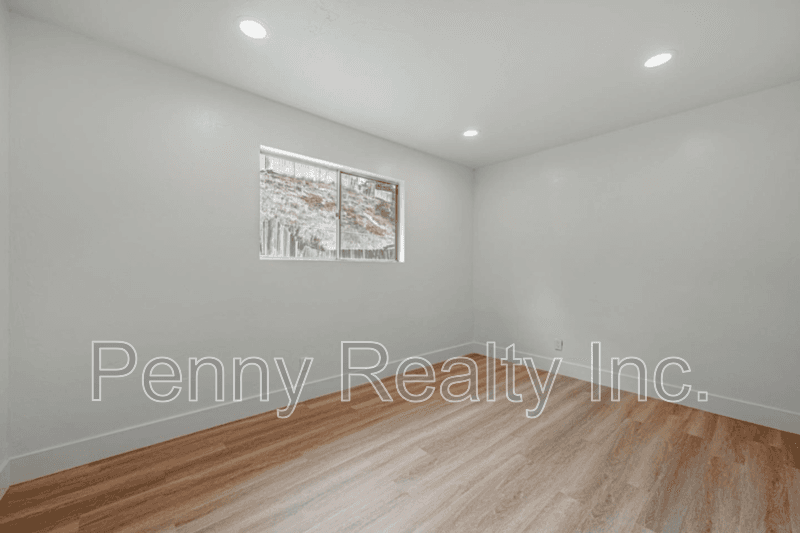 San Diego House: 6046 Reo Pl