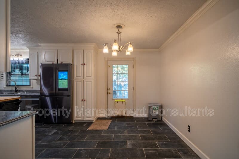 Huntsville House: 6604 Willow Ridge Road Northwest