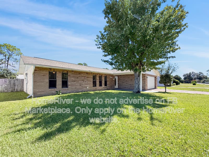 Edgewater House: 2811 Queen Palm Dr
