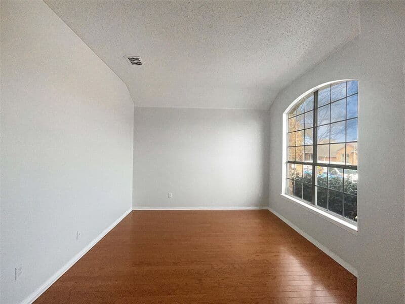 Lewisville House: 1216 Longhorn Dr