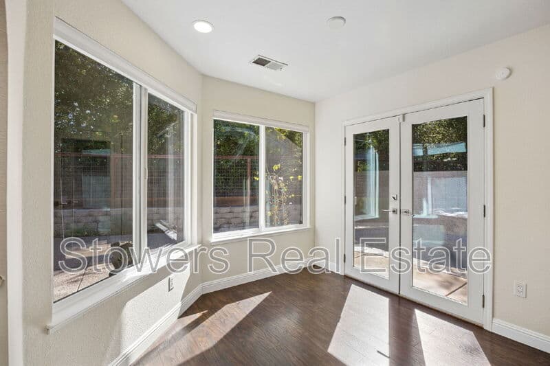 Pleasant Hill House: 26 Driftwood Court