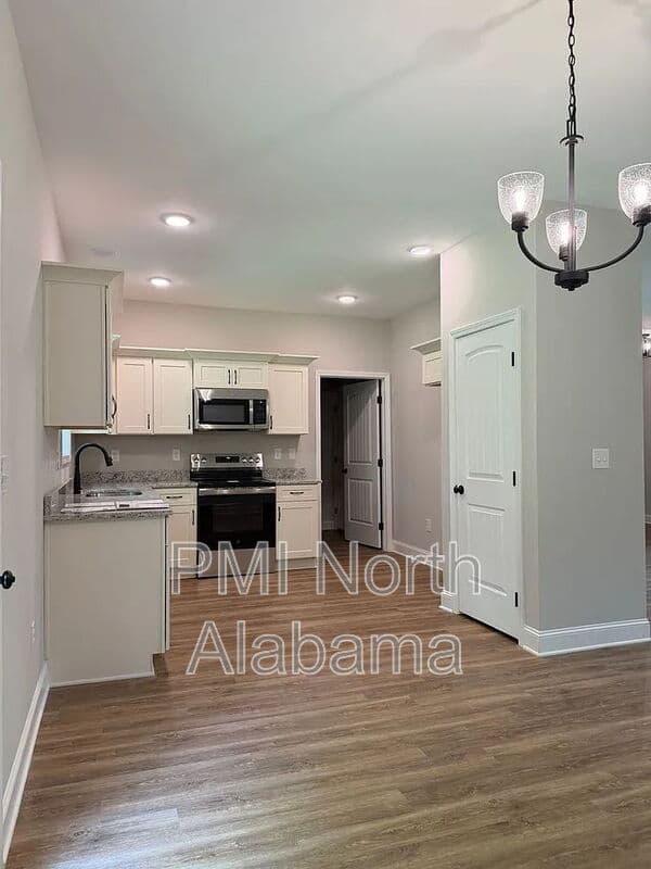Huntsville House: 1713 Golf Club Lane Northwest
