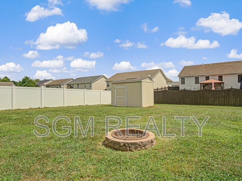 Waterloo House: 1116 Maplewood Ln
