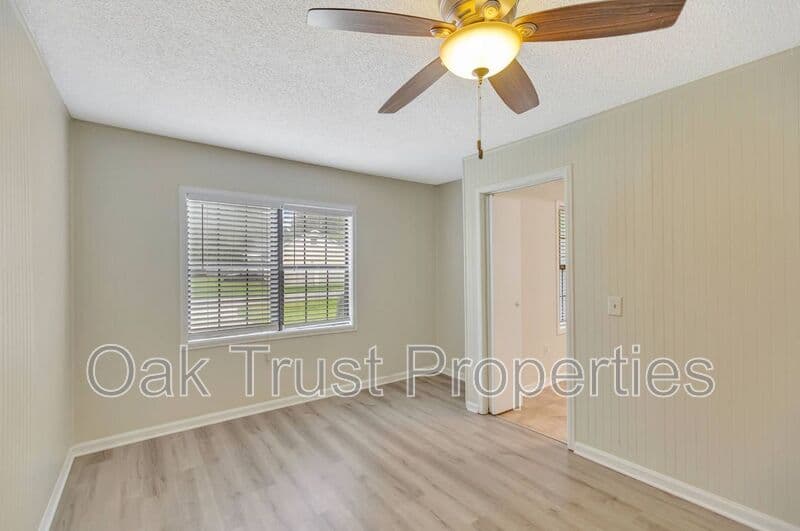 Charleston House: 1755 River Front Drive