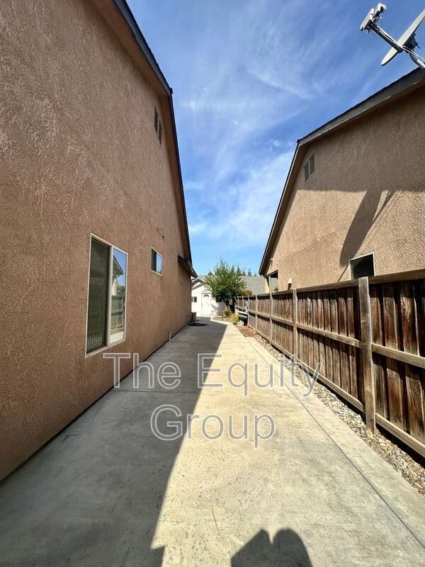 Visalia House: 239 North Preston St