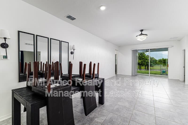 Winter Haven House: 1228 Tyler Lp