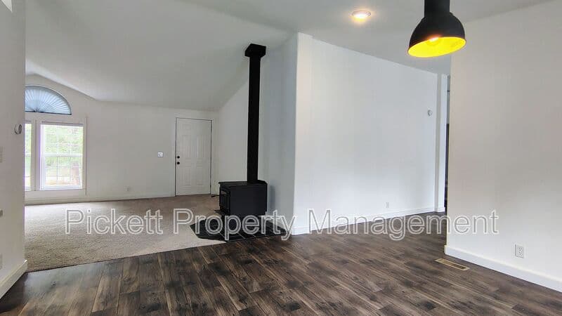 Port Orchard House: 11438 SE Regatta View Ln