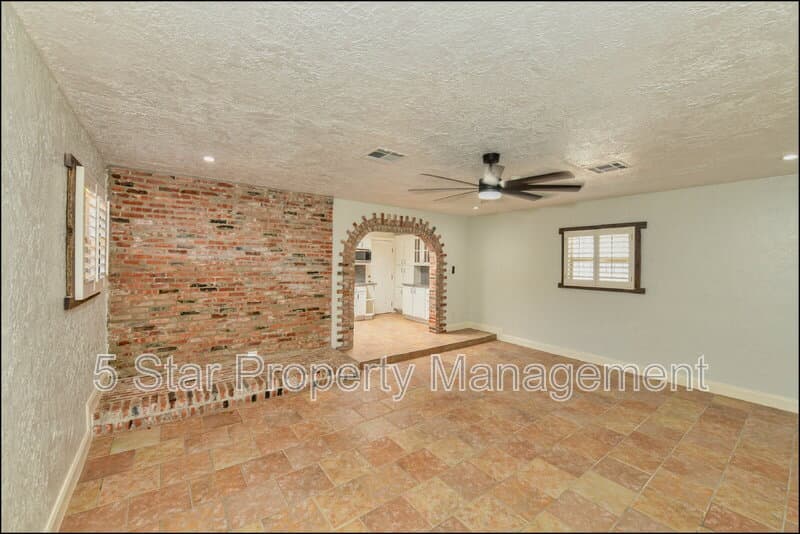 El Paso House: 3030 Aurora Avenue