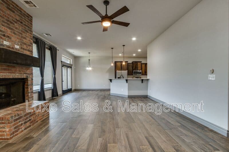 Edmond House: 6133 Oxnard St