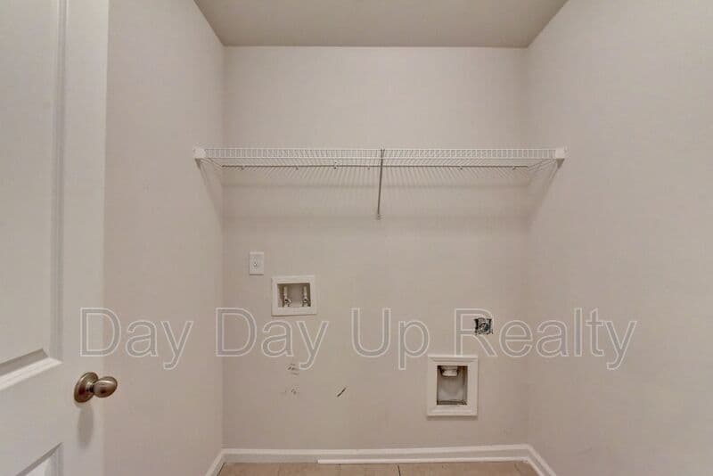 Suwanee House: 5605 Bright Cross Way