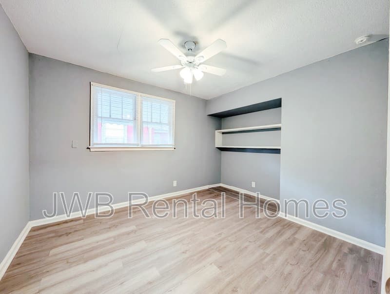 Jacksonville House: 1530 10th St W