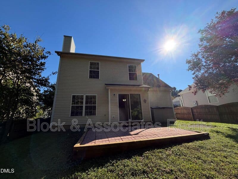 Apex House: 128 Evening Star Drive