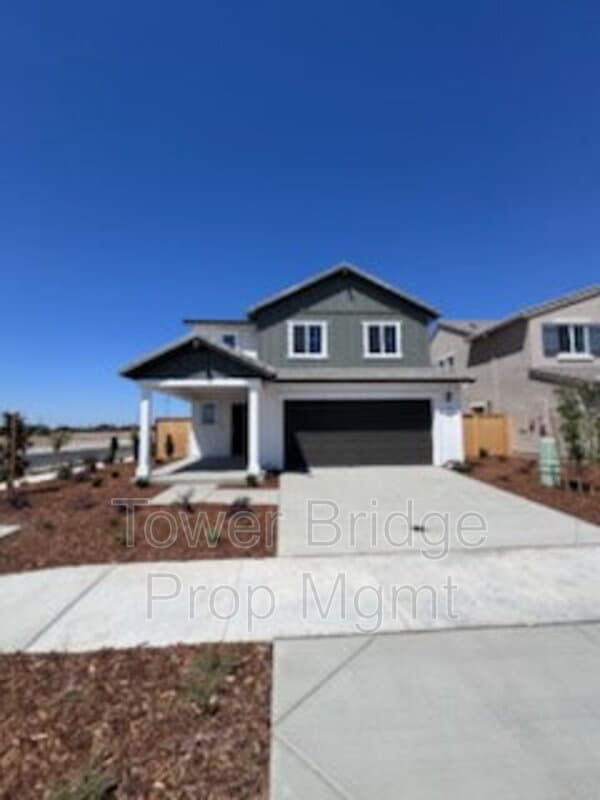Roseville House: 2033 Blue Star Drive