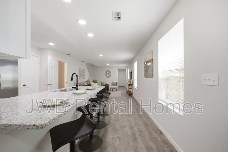 Jacksonville House: 9089 India Ave