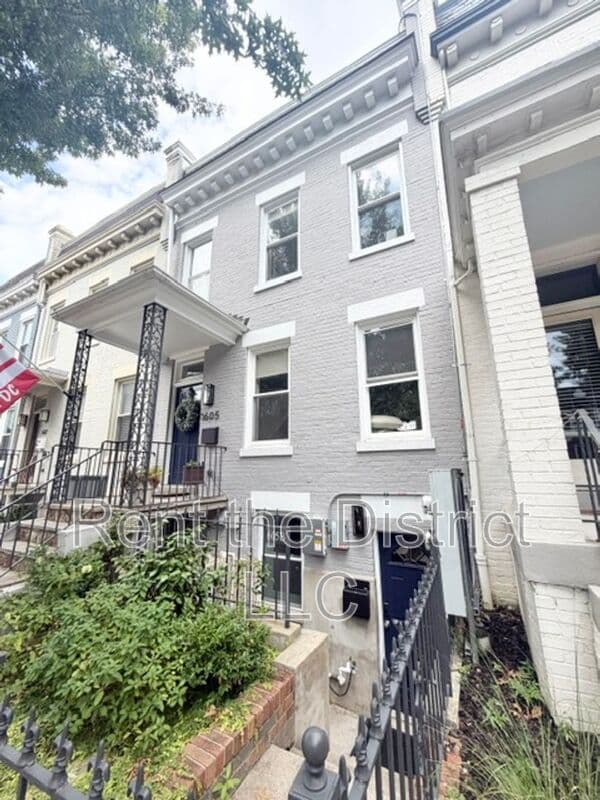 Washington Condo: 605B Kenyon St NW