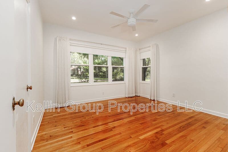 Lakeland House: 1203 Easton Dr