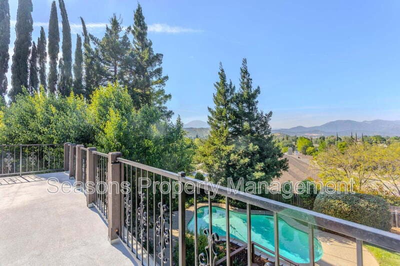 Redding House: 1688 El Capitan Dr