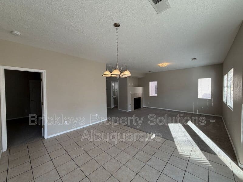 Albuquerque House: 7008 Tree Line Ave NW