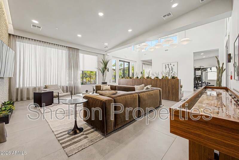 Phoenix Townhome: 2121 W Sonoran Desert Dr, Unit 124