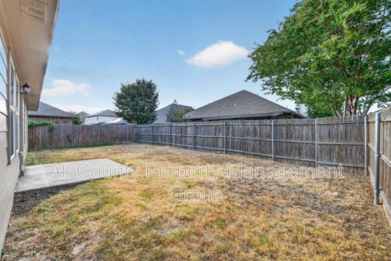 Fort Worth House: 320 Chalkstone Drive