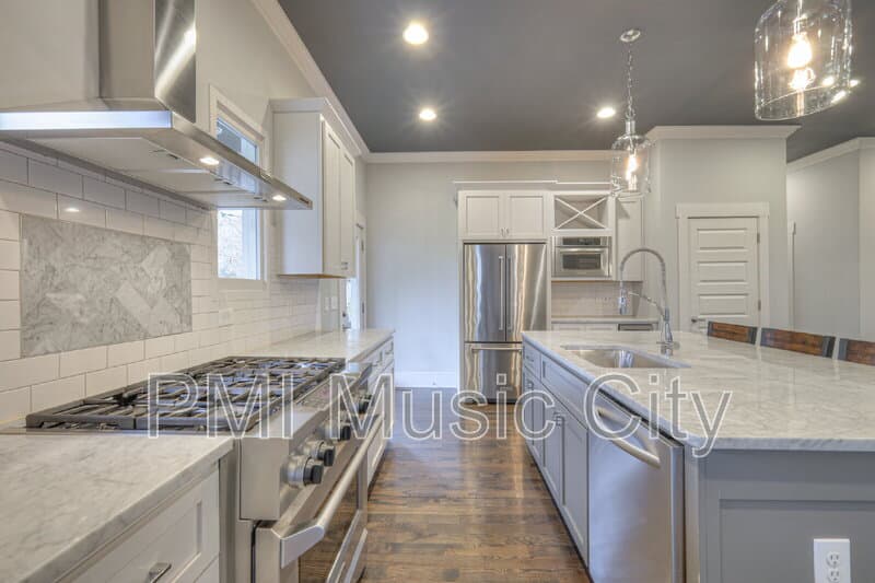 Nashville House: 1537B Battlefield Drive