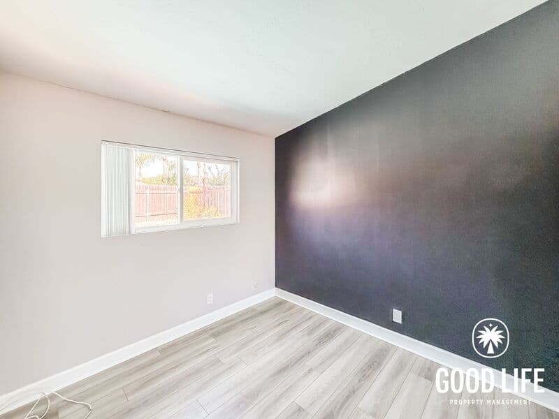 Escondido House: 2230 E Washington Ave