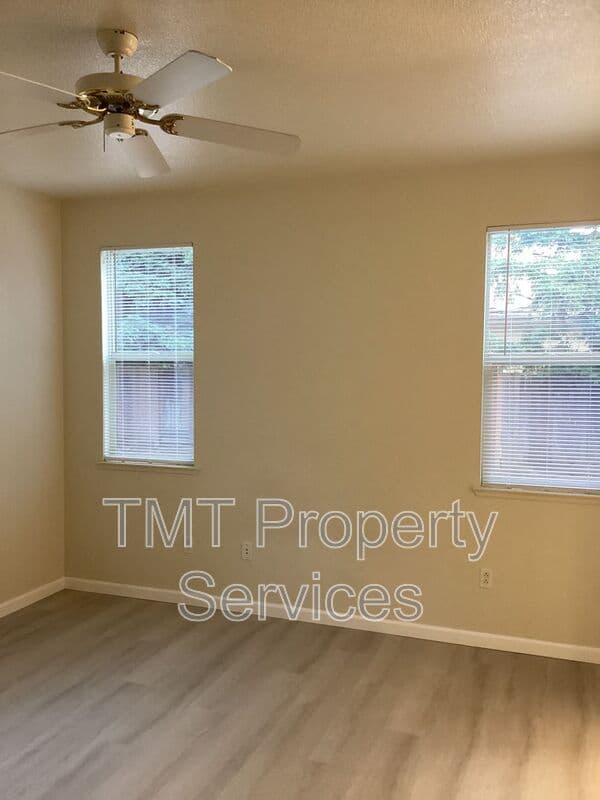 Elk Grove House: 10012 Mosaic Way