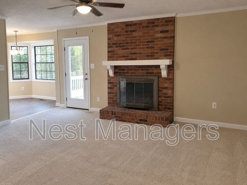 Fayetteville House: 737 Maxine Street