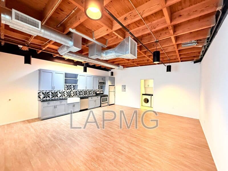 Los Angeles House: 2311 Pasadena Avenue