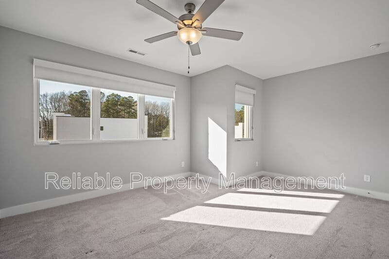 Clayton Townhome: 18 S Laird Ave