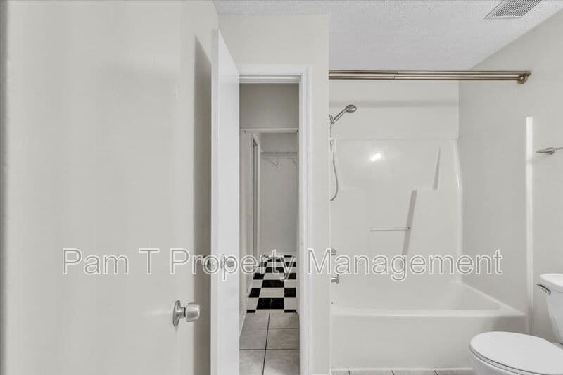 Savannah House: 4 Gunpowder Ct.