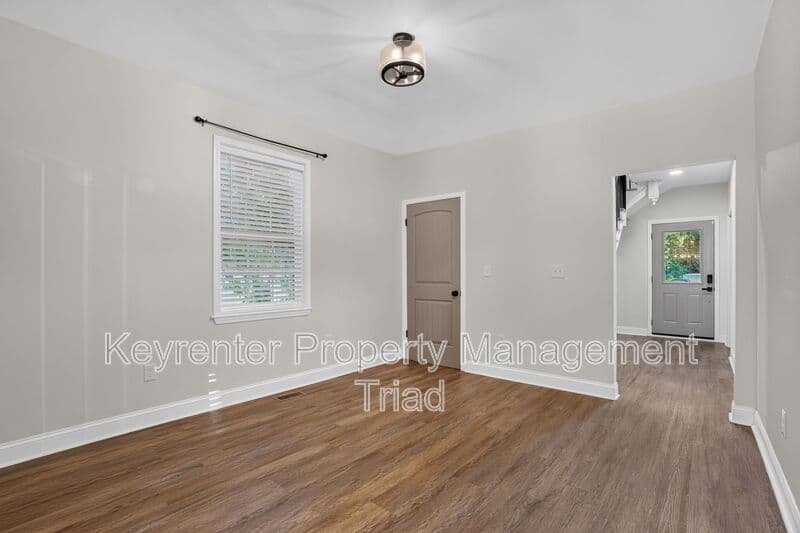 Greensboro House: 814 Douglas St