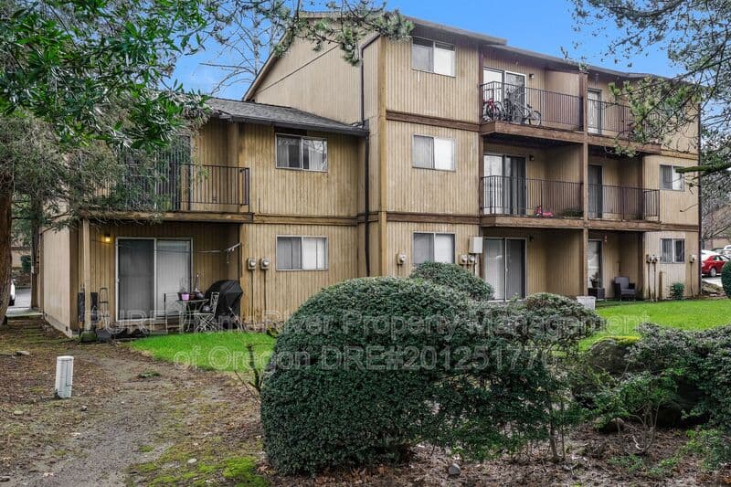 Portland Apartment: 14124-14212 NE Sandy Blvd