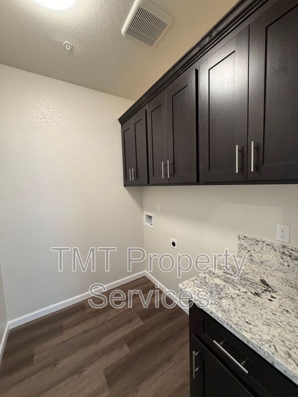Elk Grove House: 9106 Turnbull Court
