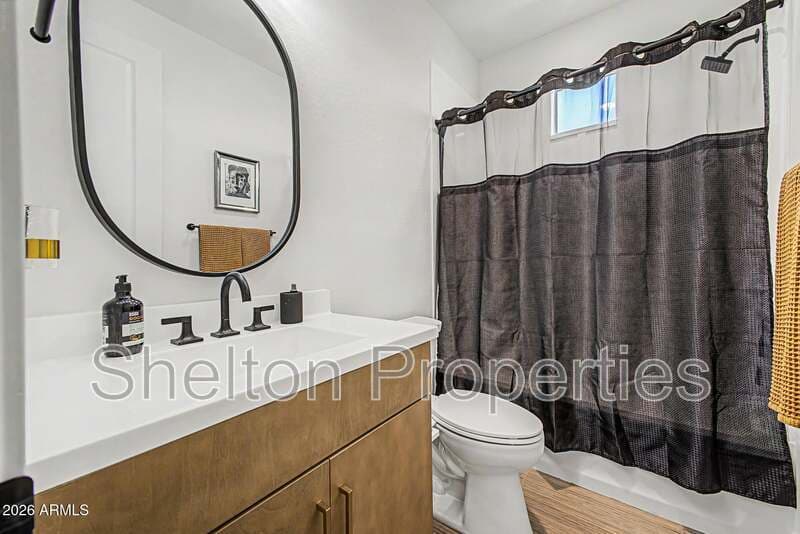 Phoenix Townhome: 2121 W Sonoran Desert Dr, Unit 124