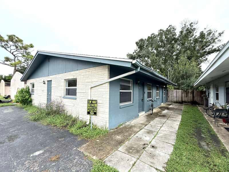 Largo Condo: 3716 137th Avenue North - B