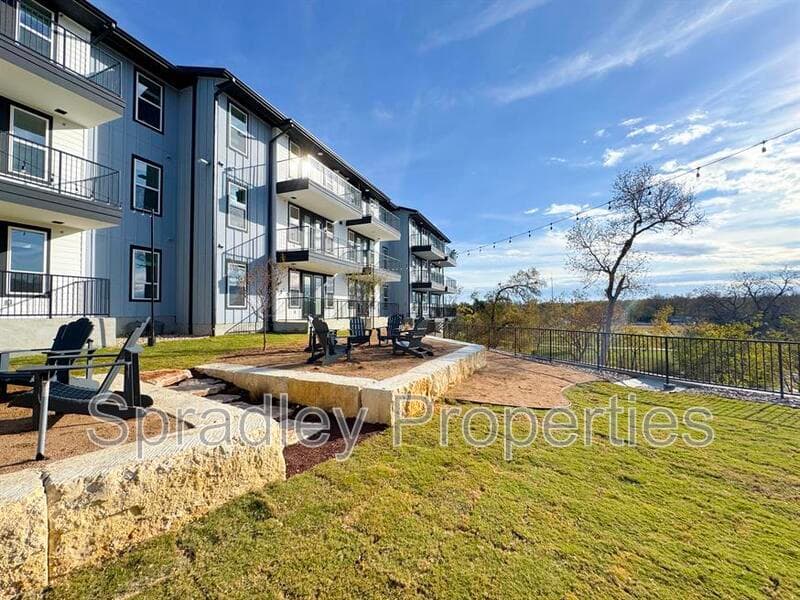 Belton Townhome: 710 Shine St. Apt 2304