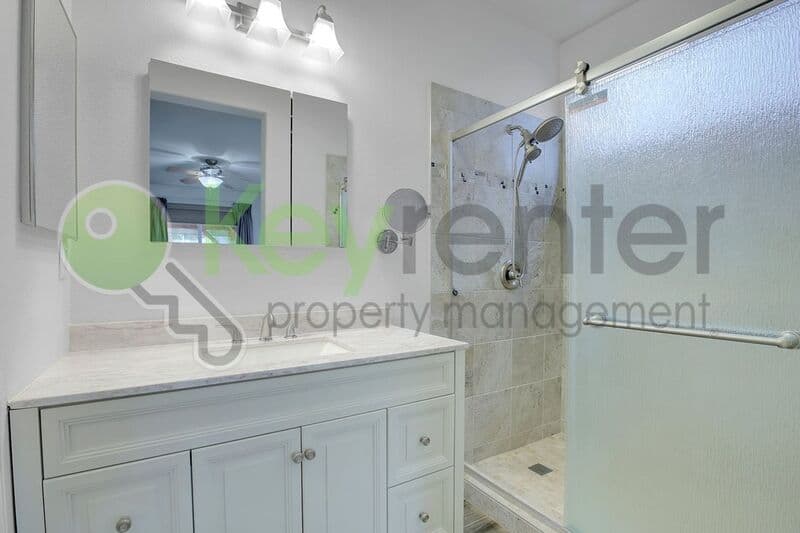 Roseville House: 1233 Manza Circle