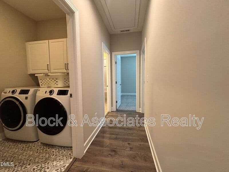 Wake Forest House: 2020 Edens Ridge